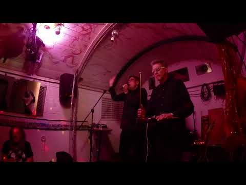 Das Öl Brennt Trio - Ein Tag